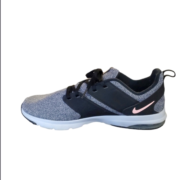 NIKE Women's Air Training Shoe - Picture 8 of 11